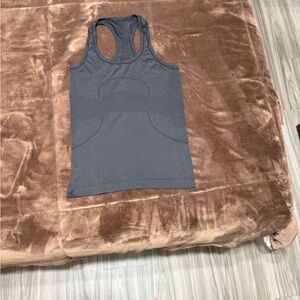 Womans size 6 lululemon black swiftly tech tank
